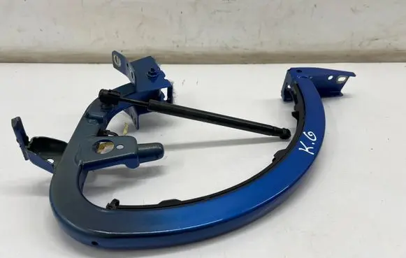 Audi A3 S3 8V Tailgate/trunk/boot hinge 8V5827301