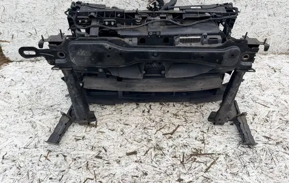 Renault Megane IV Radiator support slam panel