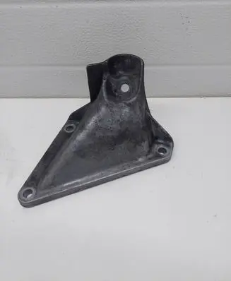 BMW 5 E60 E61 Engine mounting bracket 6761149