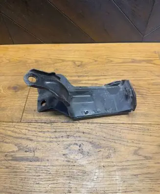 Volvo XC60 Engine mounting bracket