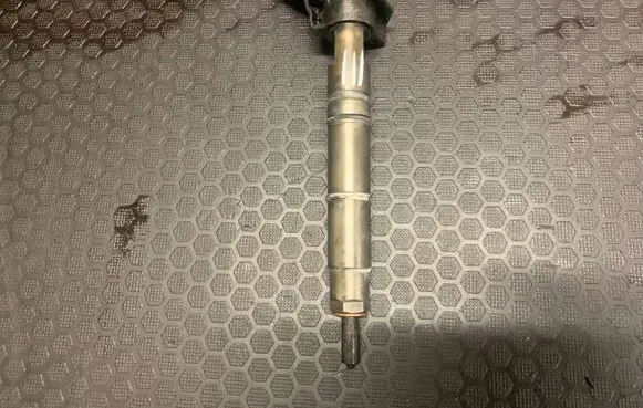 Mercedes-Benz ML W164 Fuel injector A6420700587