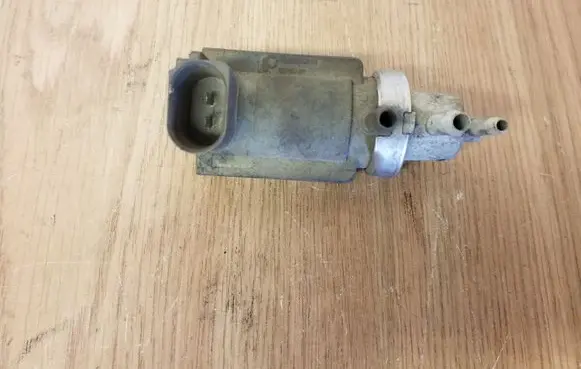 Audi A6 S6 C5 4B Turbo solenoid valve 059906627A 2229032F