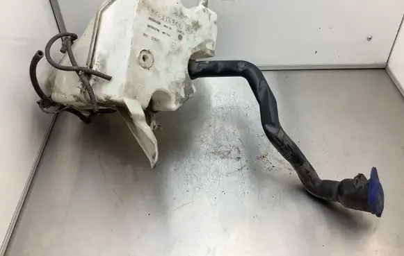 Volvo V70 Windshield washer fluid reservoir/tank 30784233 T655D MS45L