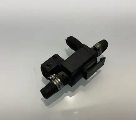 Mercedes-Benz C W204 Vacuum valve A2661530059 70001701 11T178
