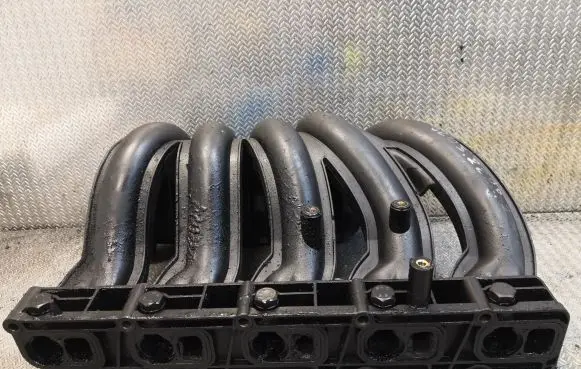 Mercedes-Benz C W203 Intake manifold 6120903537 A6120903537