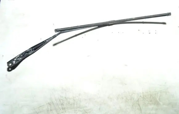 Mercedes-Benz B W245 Front wiper blade arm A1698200140
