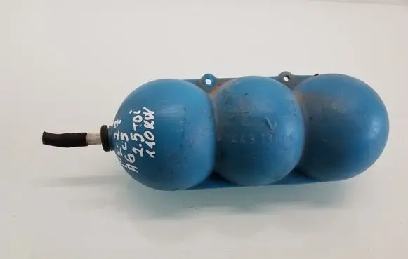 Vacuum air tank