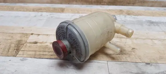 Brake fluid reservoir