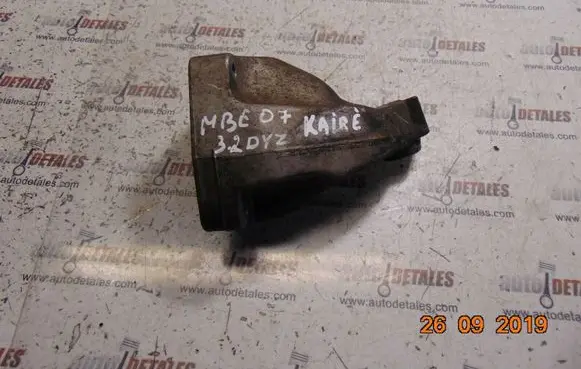 Mercedes-Benz E W211 Engine mounting bracket A6422230004