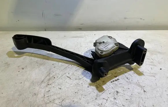 Volvo S60 Accelerator throttle pedal 6PV00853712 30683516 021404
