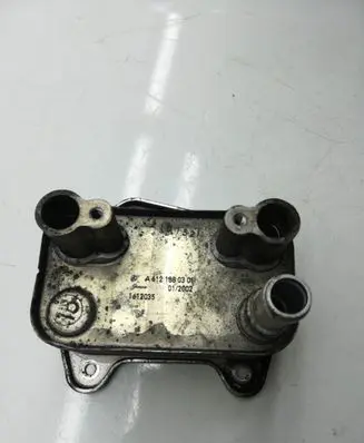 Mercedes-Benz C W203 Engine oil radiator A6121880301