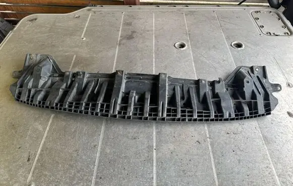 Toyota Prius (XW30) Front bumper skid plate/under tray 5261847010