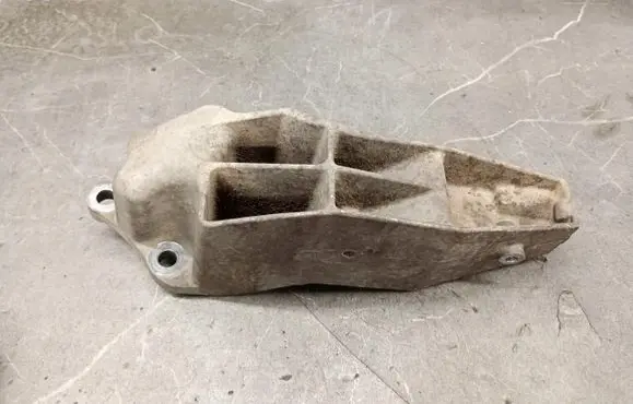 Mercedes-Benz A W168 Engine mounting bracket