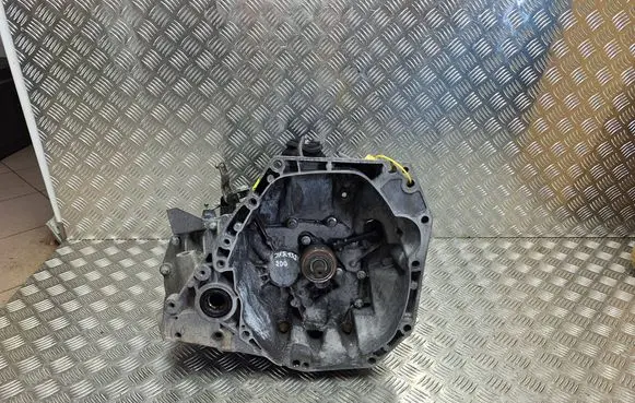 Nissan Qashqai Manual 5 speed gearbox S27725200 JR5132
