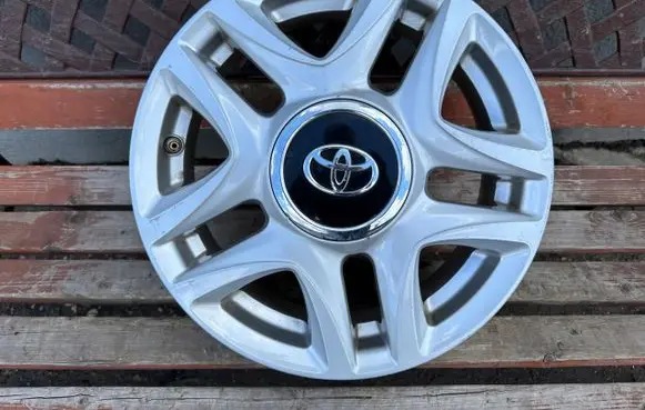 Toyota Yaris R15 alloy rim 