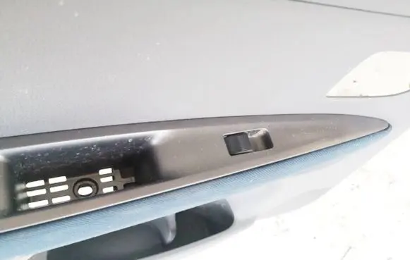 Mazda 2 Electric window control switch