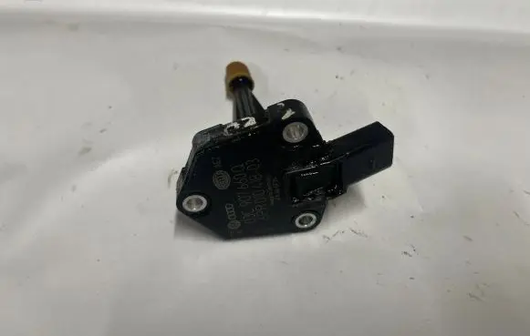 Audi A8 S8 D4 4H Oil level sensor 03C907660Q