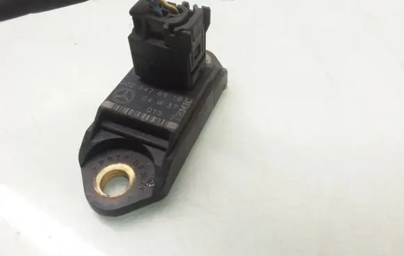 Mercedes-Benz CLS C219 Airbag deployment crash/impact sensor 0025426918 04W37