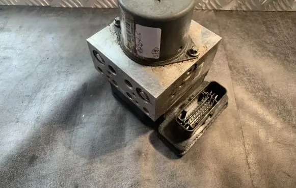 Mercedes-Benz ML W166 ABS Pump A1664311712