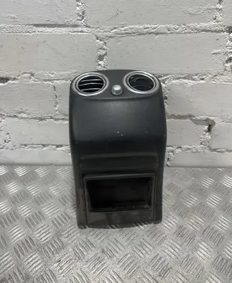 Rear air vent grill