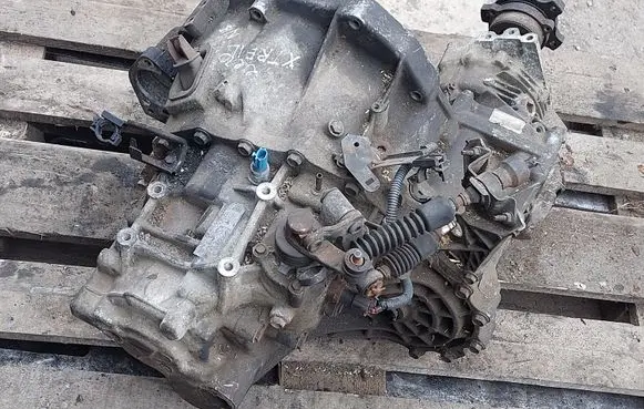 Nissan X-Trail T30 Manual 6 speed gearbox 8H5