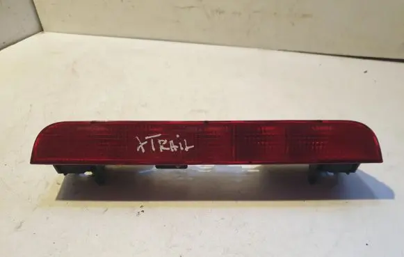 Nissan X-Trail T30 Third/center stoplight P1842