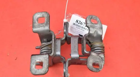 Land Rover Discovery 3 - LR3 Tailgate/trunk/boot hinge BHB78CC12