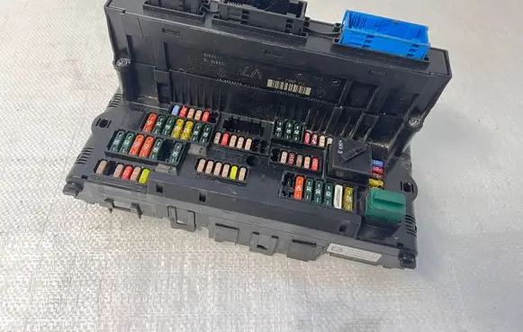 BMW 5 F10 F11 Fuse module 9234421