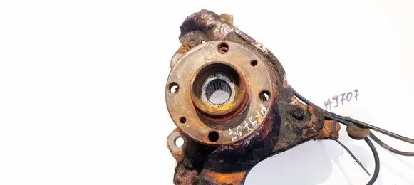 Front wheel hub