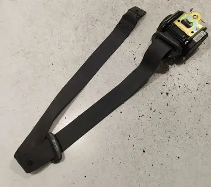 Middle seatbelt (rear)