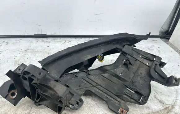 Audi A4 S4 B8 8K Headlight/headlamp mounting bracket 8K0805608