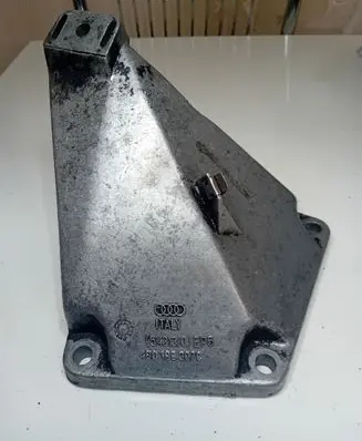 Audi A6 S6 C6 4F Engine mounting bracket 4B0199307C