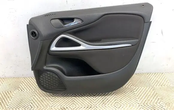 Opel Zafira C Front door card panel trim
