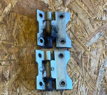 Mercedes-Benz S W126 Front door upper hinge 1237200337