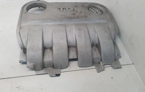 Volkswagen PASSAT B6 Engine cover (trim) 03G103967A