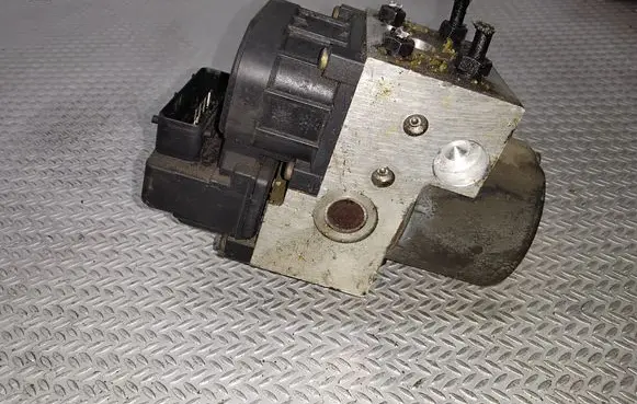 Audi A4 S4 B5 8D ABS Pump 0265216411 8E0614111
