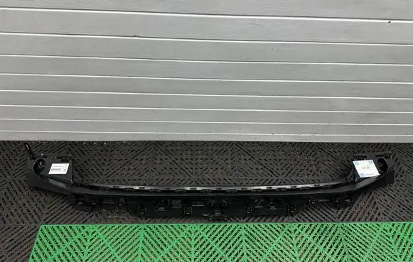 BMW iX Rear bumper mounting bracket 8737046