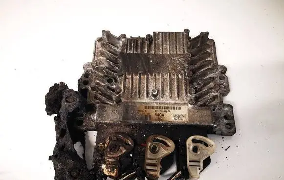 Ford Kuga I Engine control unit/module 8V4112A650CA