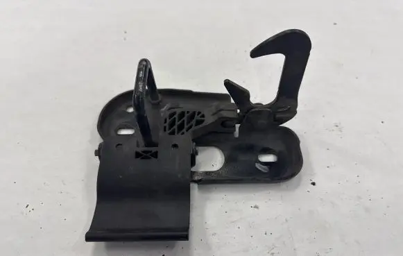 Volkswagen PASSAT CC Engine bonnet/hood lock/latch loop/hook 3C8823480A