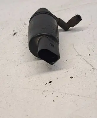 BMW 5 E60 E61 Windscreen/windshield washer pump 8377612
