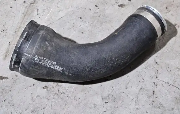 BMW X6 E71 Intercooler hose/pipe 7575408 P3635002