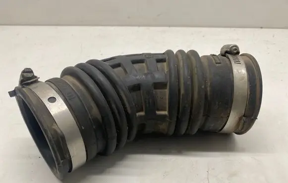 Nissan Qashqai Turbo air intake inlet pipe/hose 1072512S01
