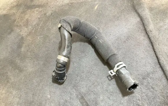 Volvo XC40 Engine coolant pipe/hose 3233973