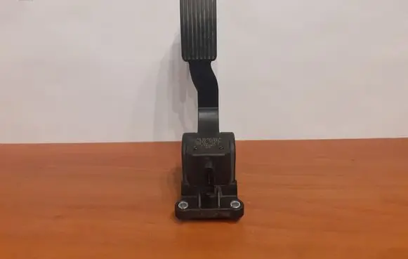 Mercedes-Benz Sprinter W906 Accelerator throttle pedal 0280755025 A9063000304