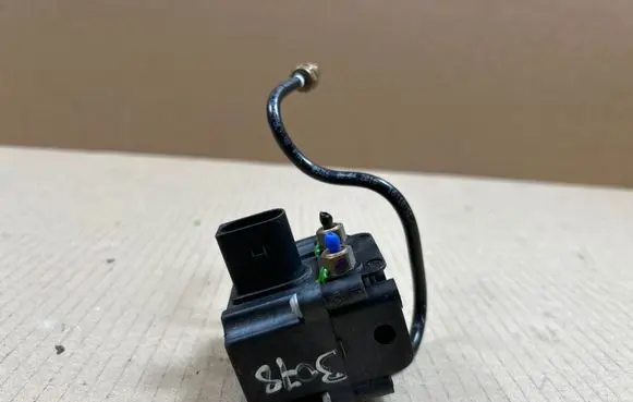 BMW X5 F15 Air suspension valve block 472255562