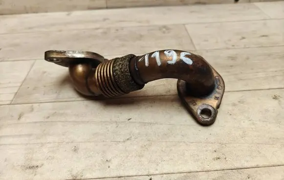 Volkswagen Touran I EGR valve line/pipe/hose 038131