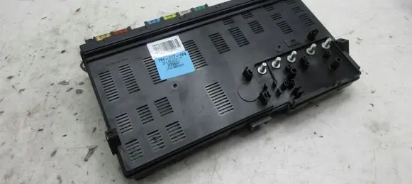 Land Rover Range Rover L405 Relay mounting block sd84451dj11
