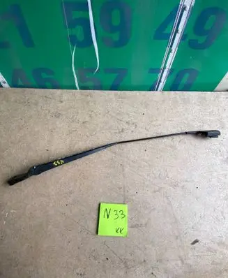 Volkswagen Polo Front wiper blade arm