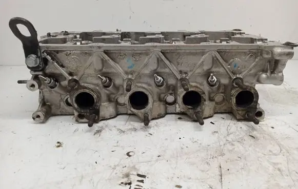 Hyundai ix35 Engine head G4FD