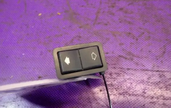 BMW 5 E39 Quarter vent window switch 8368974